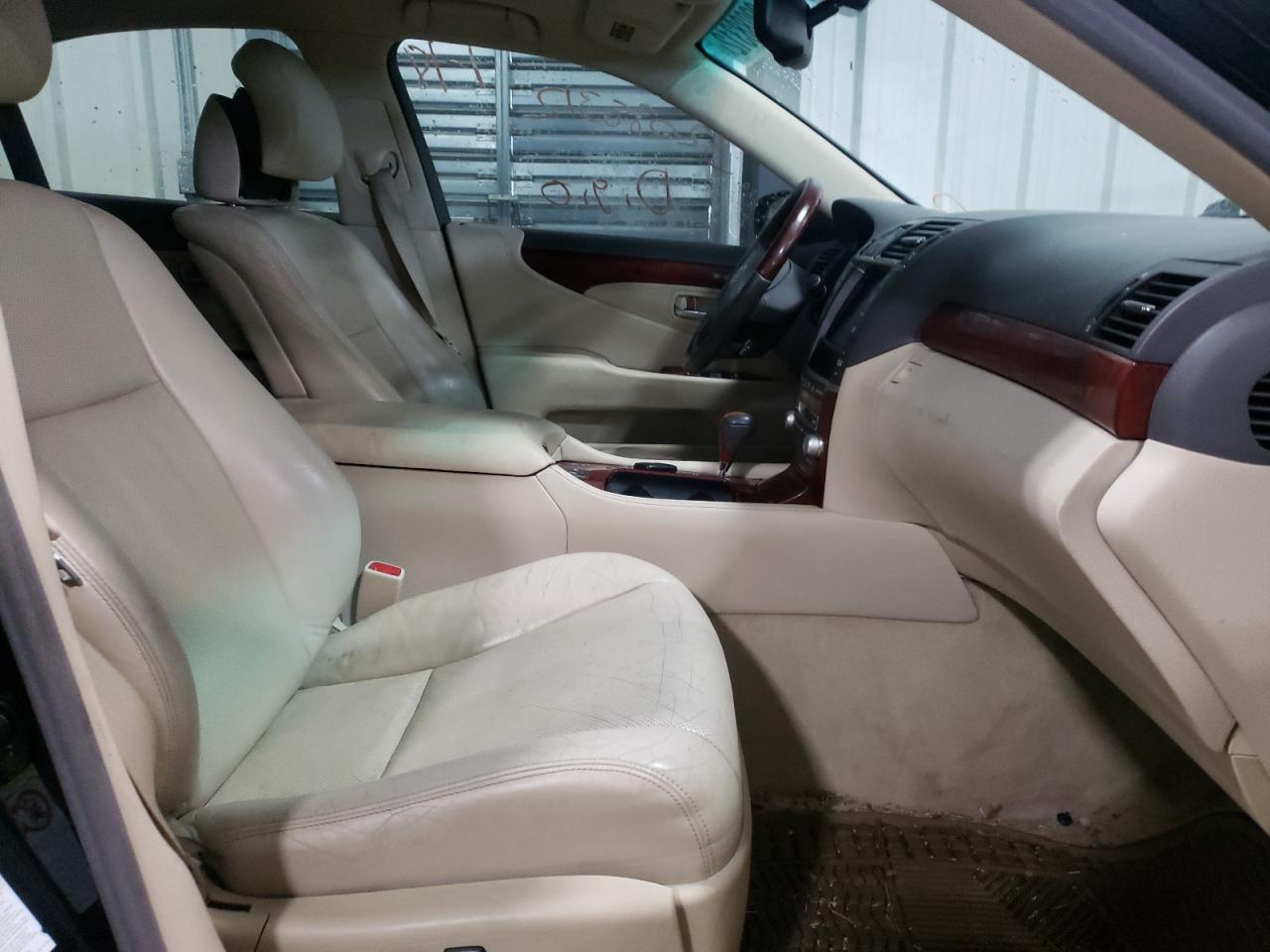 Photo 5 from auction – 2011 LEXUS LS 460 with VIN JTHCL5EF0B5011549