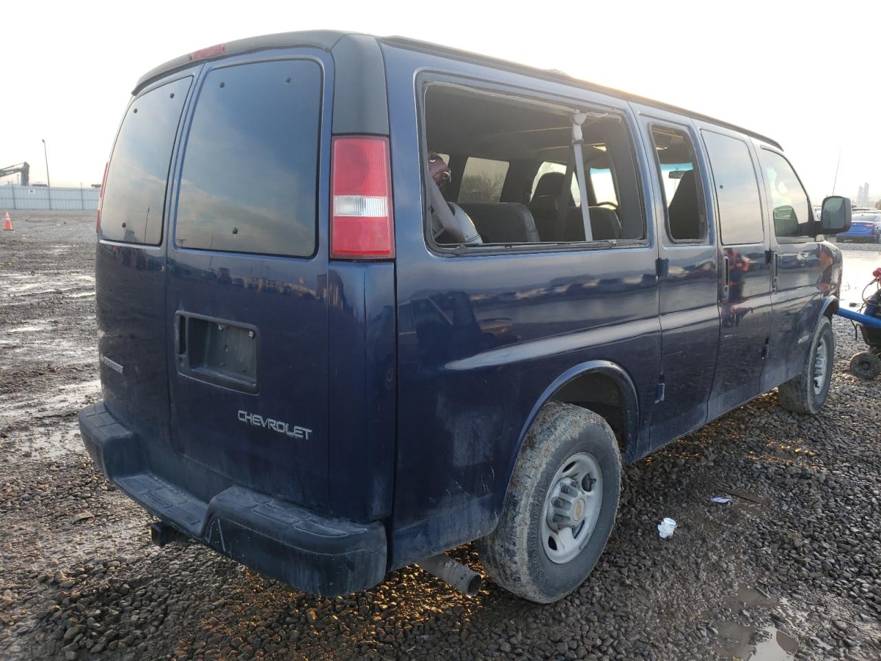 Photo 4 from auction – 2004 CHEVROLET EXPRESS G2 with VIN 1GAGG25U541193448