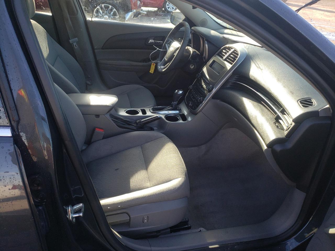 Photo 5 from auction – 2015 CHEVROLET MALIBU LS with VIN 1G11B5SL2FF176226