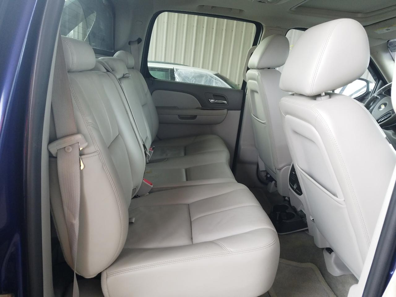 Photo 6 from auction – 2010 CHEVROLET AVALANCHE with VIN 3GNVKFE05AG228091