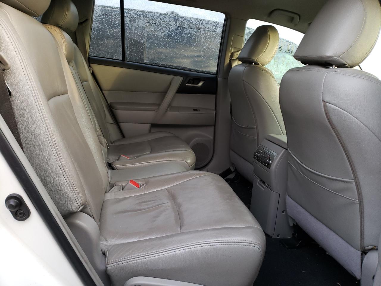 Photo 6 from auction – 2013 TOYOTA HIGHLANDER with VIN 5TDZK3EH7DS109849