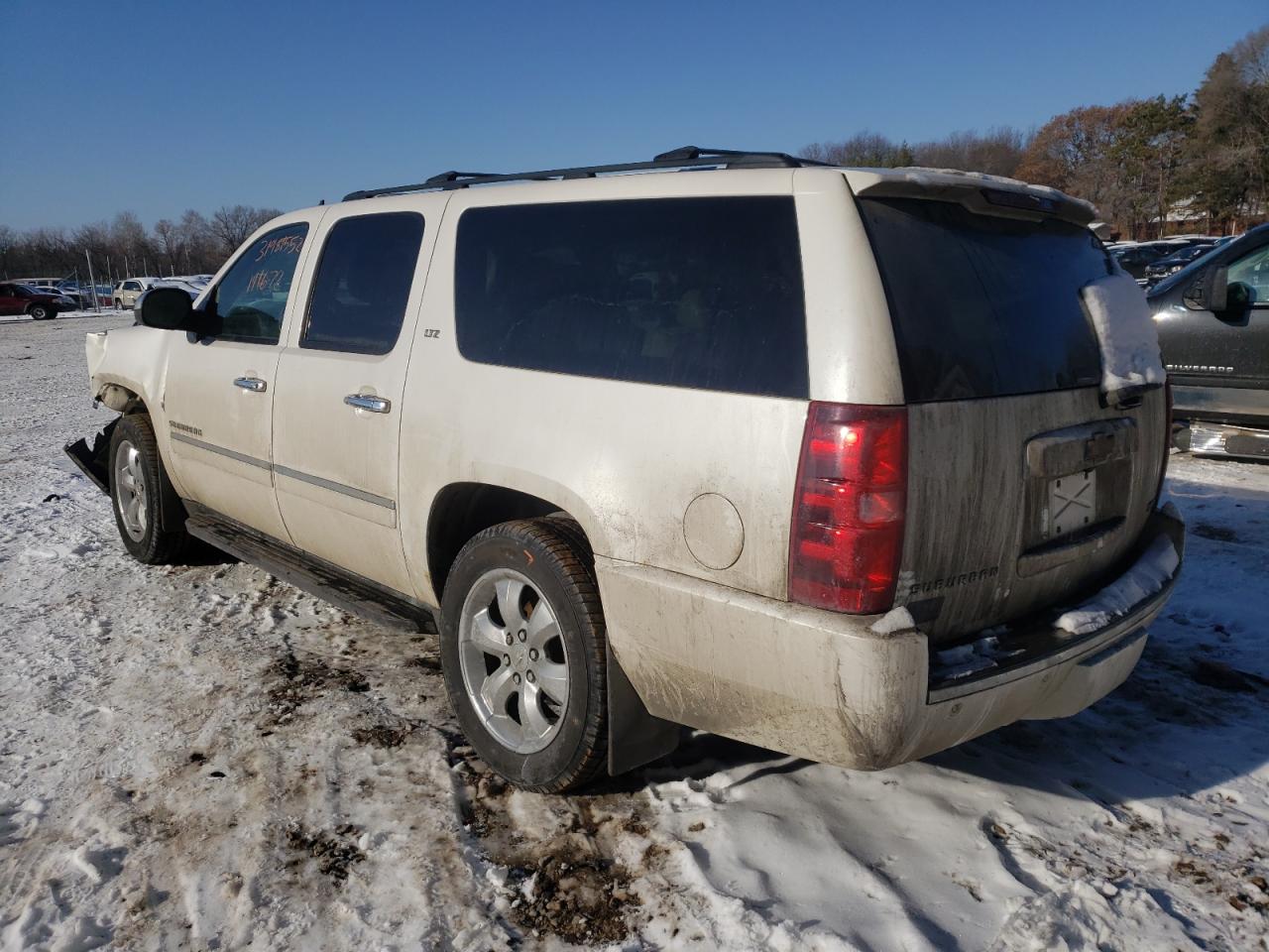 Photo 3 from auction – 2011 CHEVROLET SUBURBAN K with VIN 1GNSKKE39BR240106