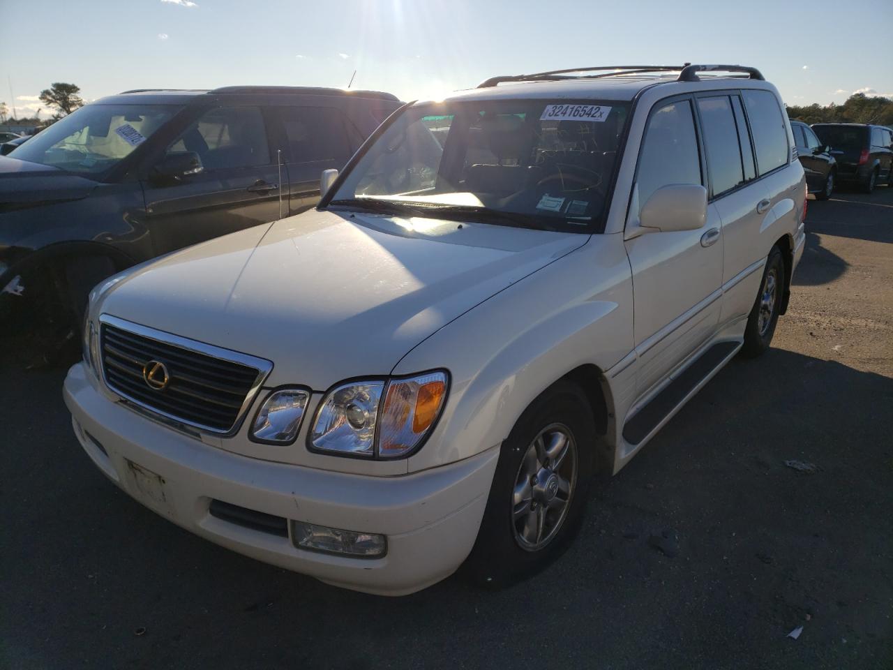 Photo 2 from auction – 2001 LEXUS LX 470 with VIN JTJHT00WX13504311