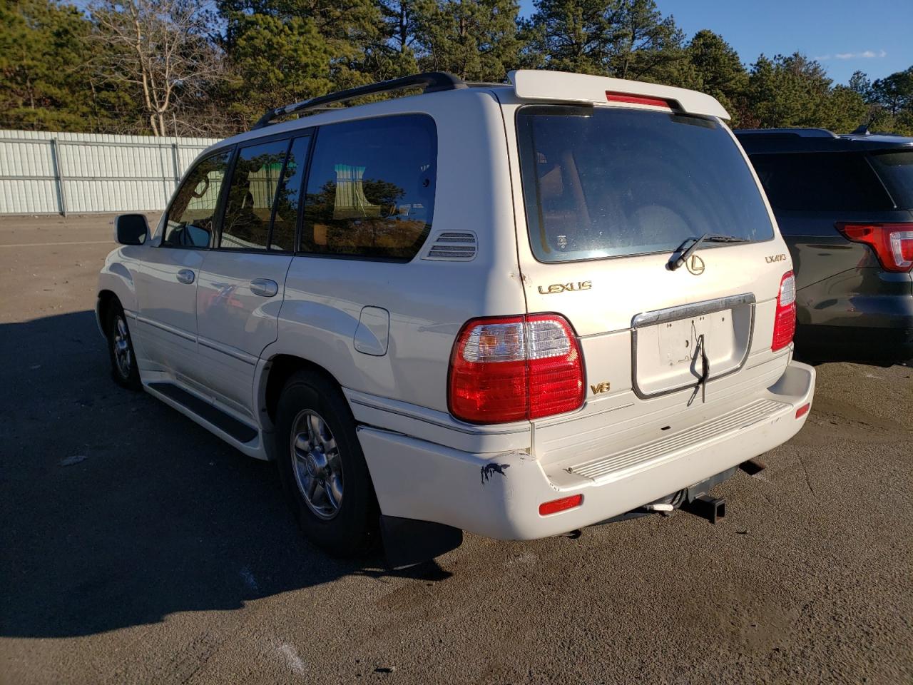 Photo 3 from auction – 2001 LEXUS LX 470 with VIN JTJHT00WX13504311
