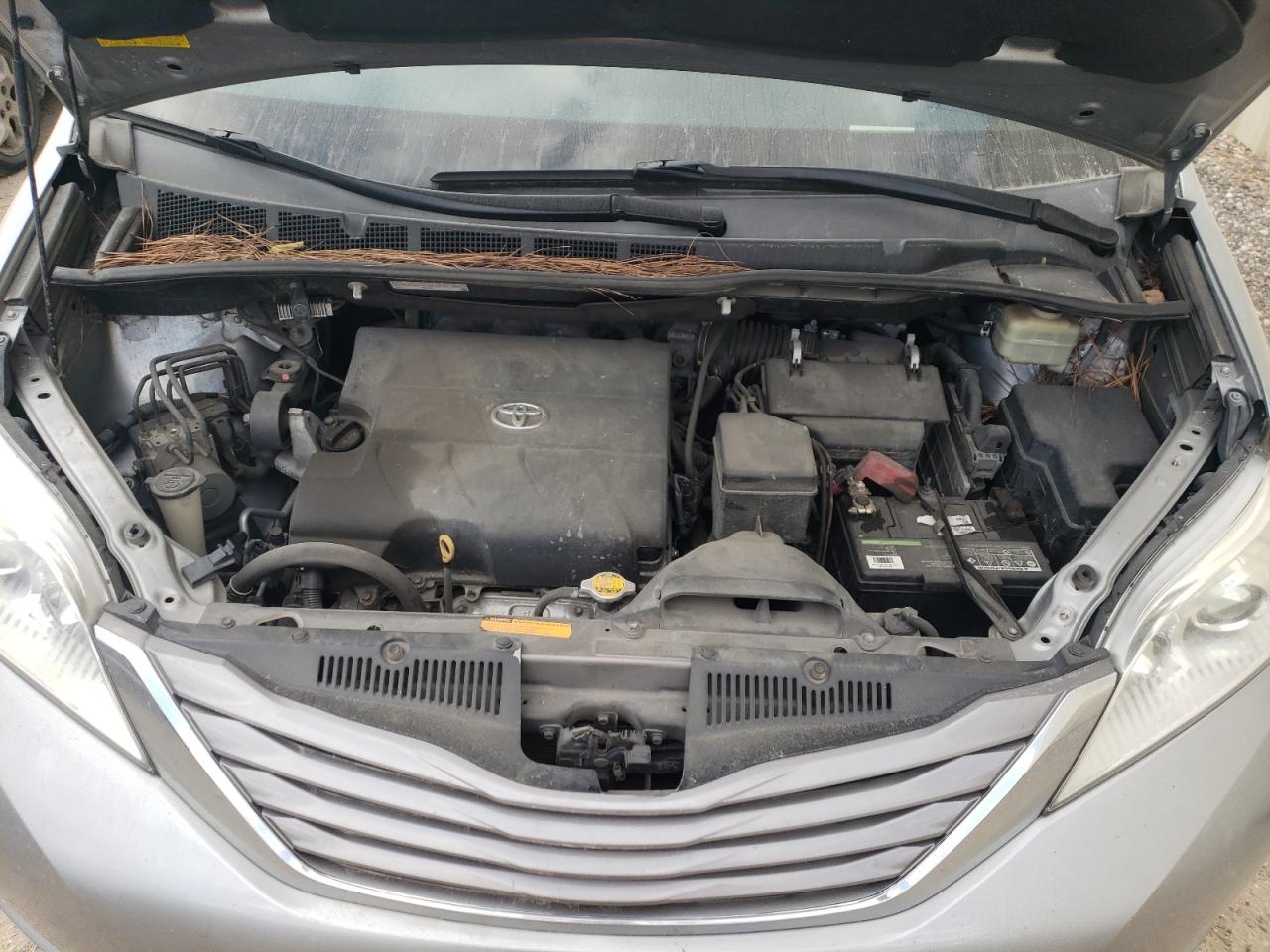 Photo 7 from auction – 2016 TOYOTA SIENNA XLE with VIN 5TDYK3DC3GS740832