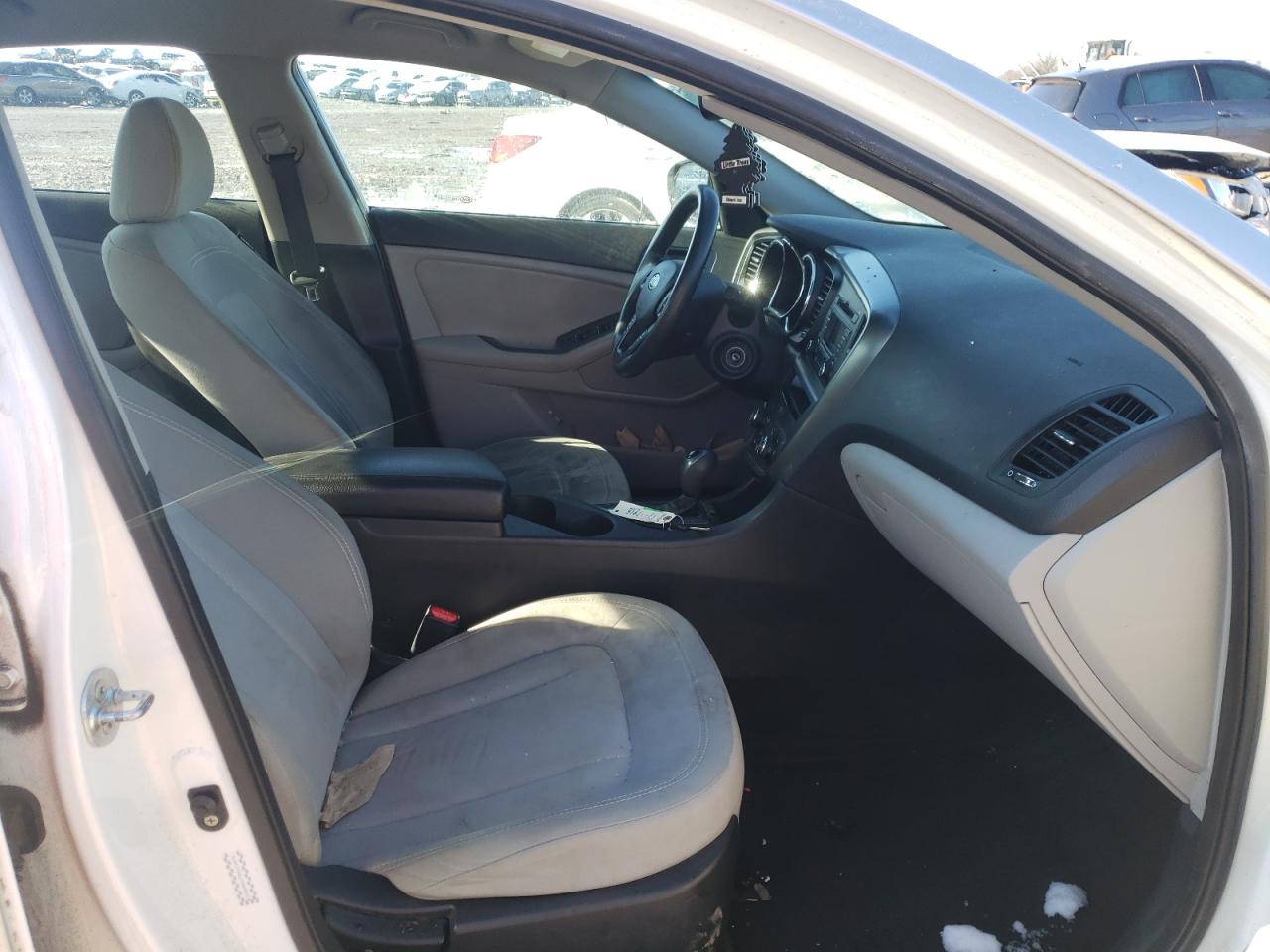 Photo 5 from auction – 2011 KIA OPTIMA LX with VIN KNAGM4A79B5171872