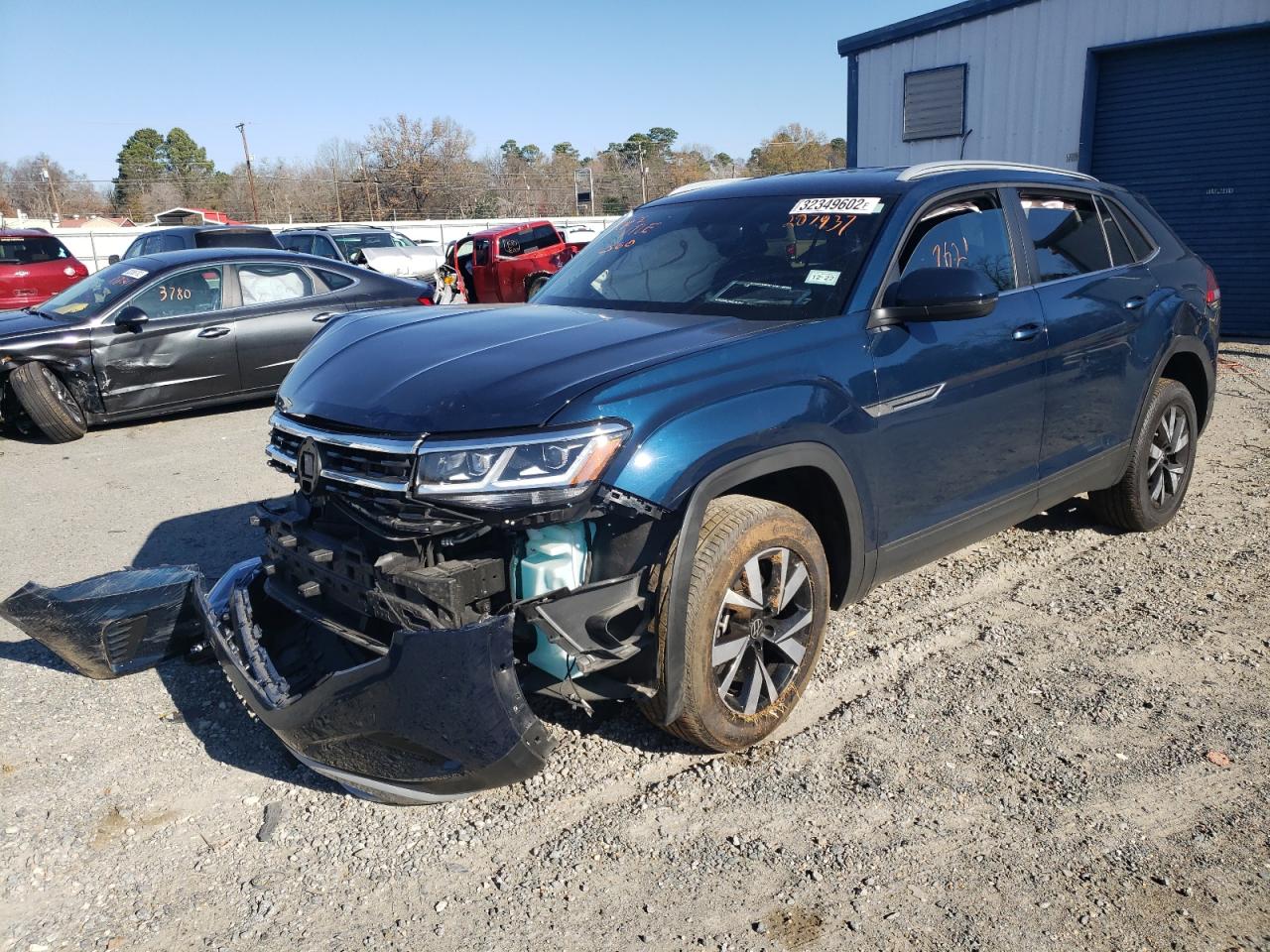 Photo 2 from auction – 2021 VOLKSWAGEN ATLAS CROS with VIN 1V2DC2CA2MC207937
