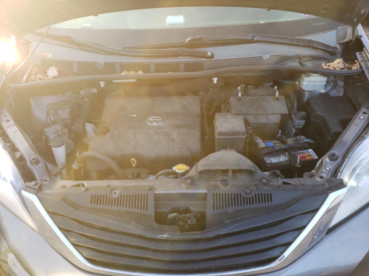 Photo 7 from auction – 2014 TOYOTA SIENNA LE with VIN 5TDJK3DC3ES089815