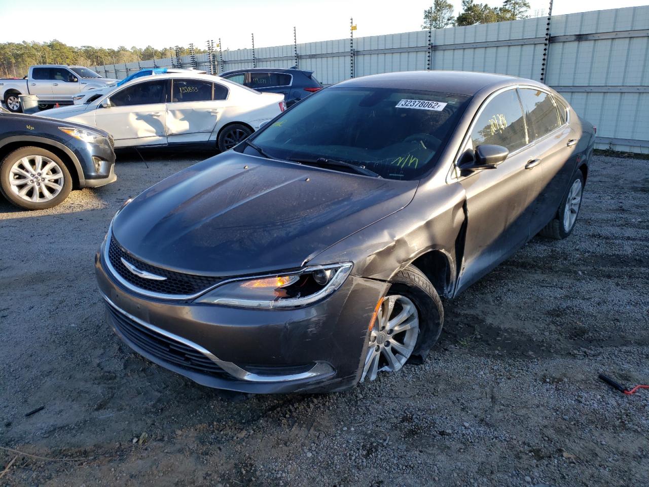 Photo 2 from auction – 2015 CHRYSLER 200 LIMITE with VIN 1C3CCCAB6FN675275