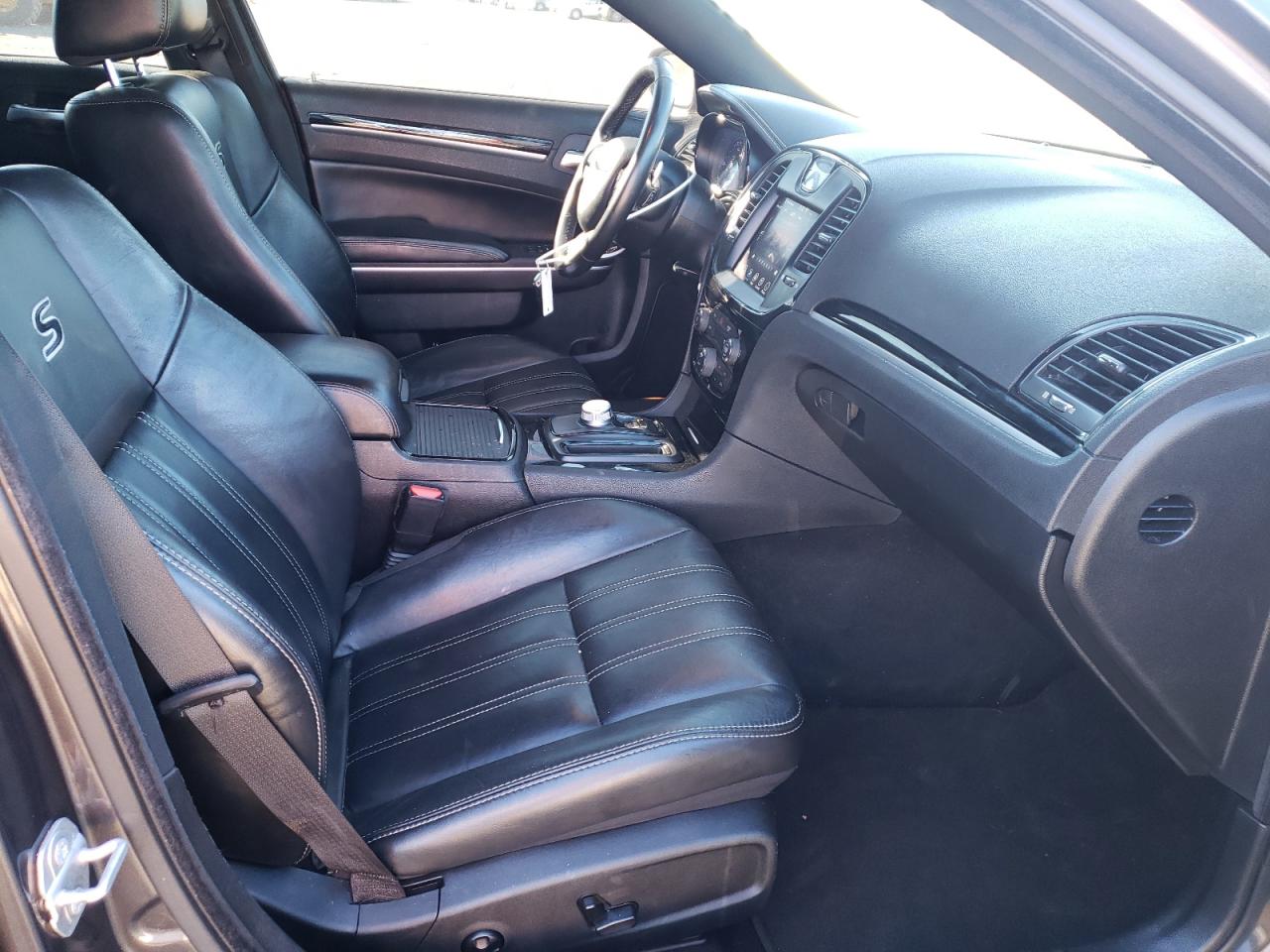 Photo 5 from auction – 2019 CHRYSLER 300 S with VIN 2C3CCABG9KH686708