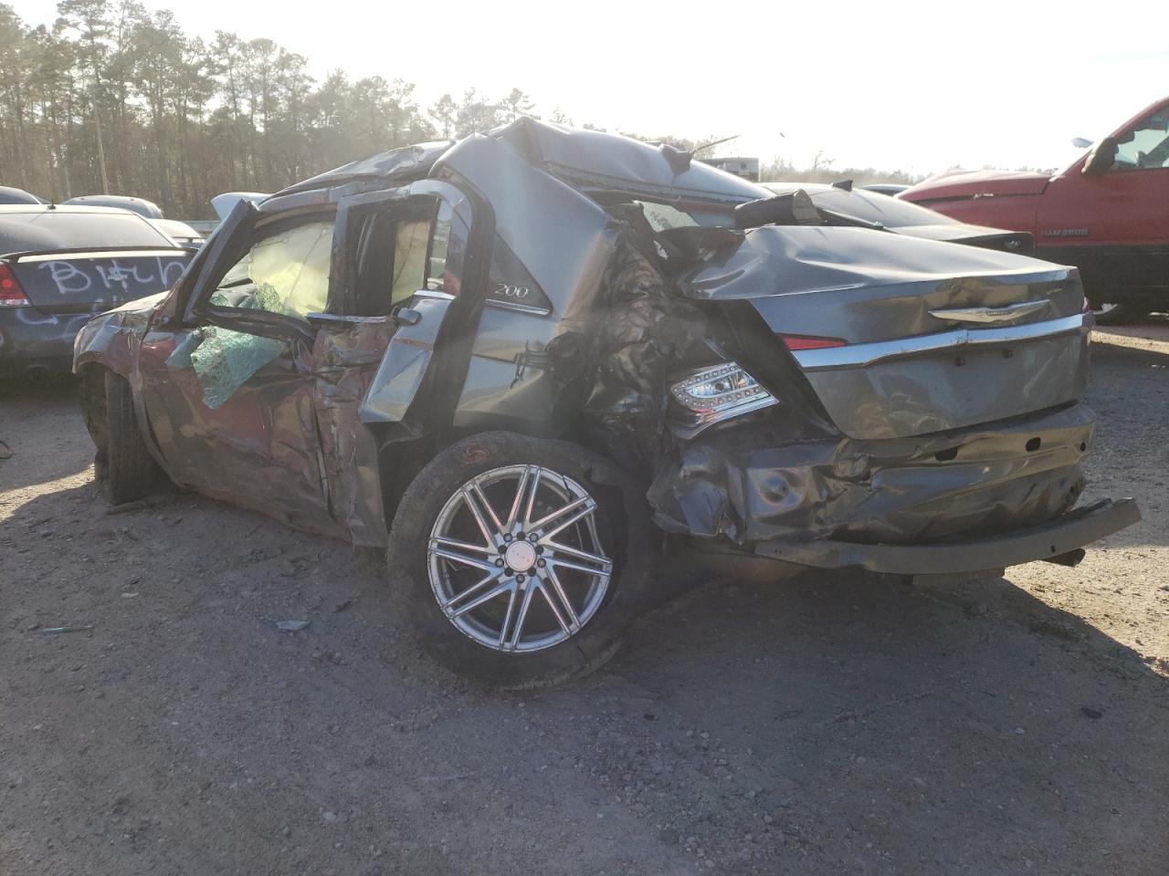 Photo 3 from auction – 2013 CHRYSLER 200 LX with VIN 1C3CCBABXDN641623