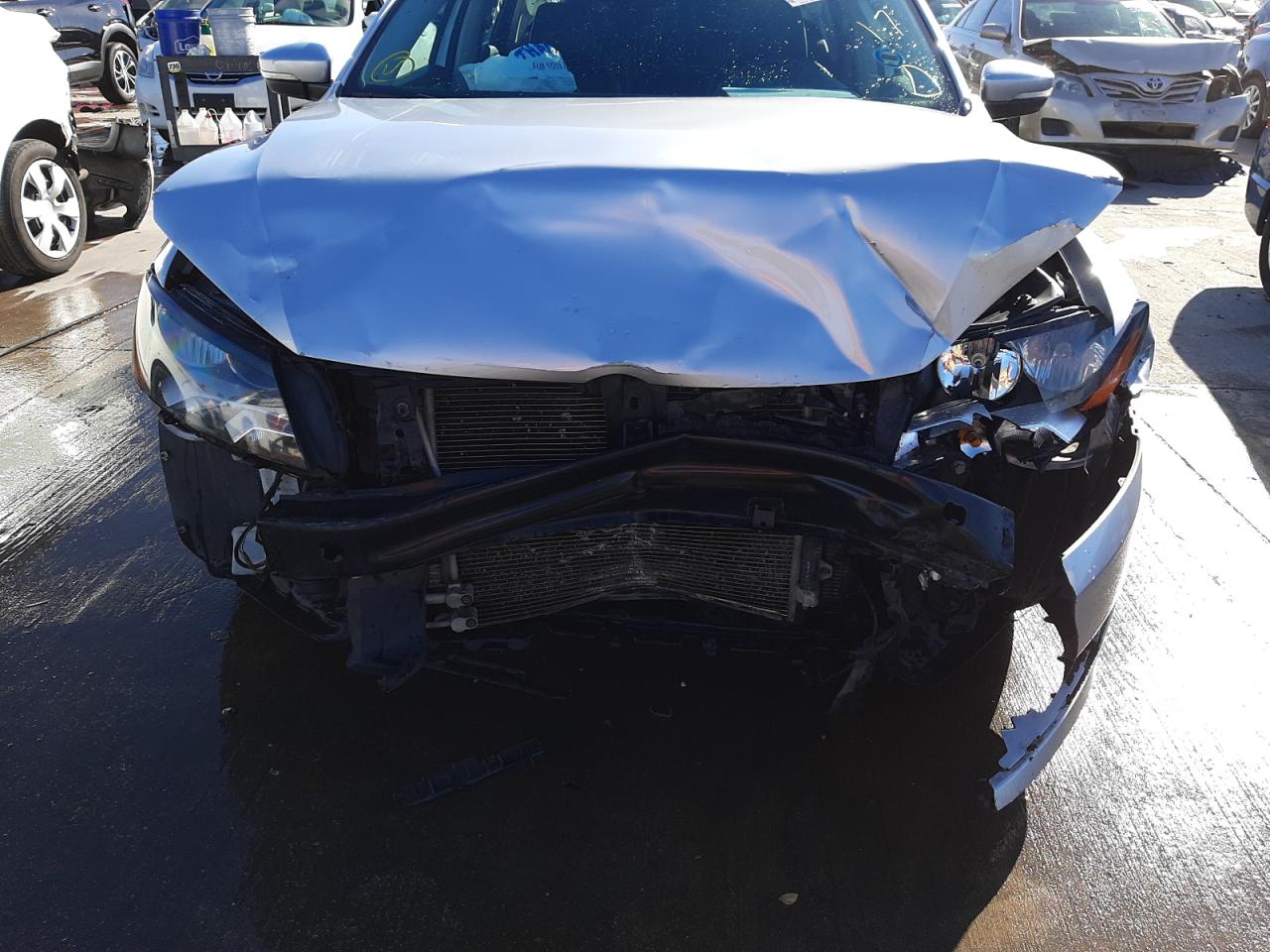 Photo 9 from auction – 2014 VOLKSWAGEN PASSAT S with VIN 1VWAT7A33EC033218