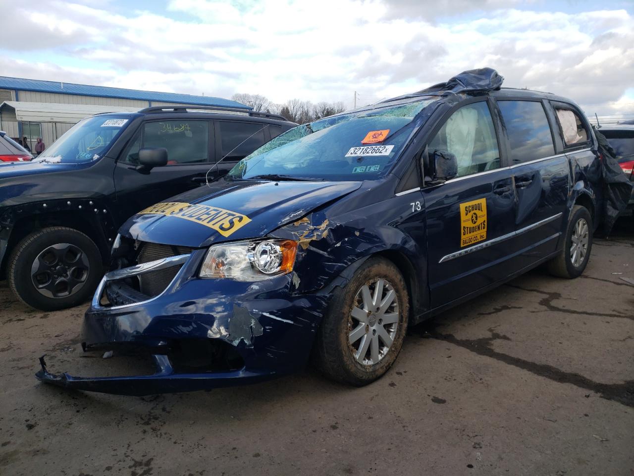 Photo 2 from auction – 2014 CHRYSLER TOWN & COU with VIN 2C4RC1BG2ER434514