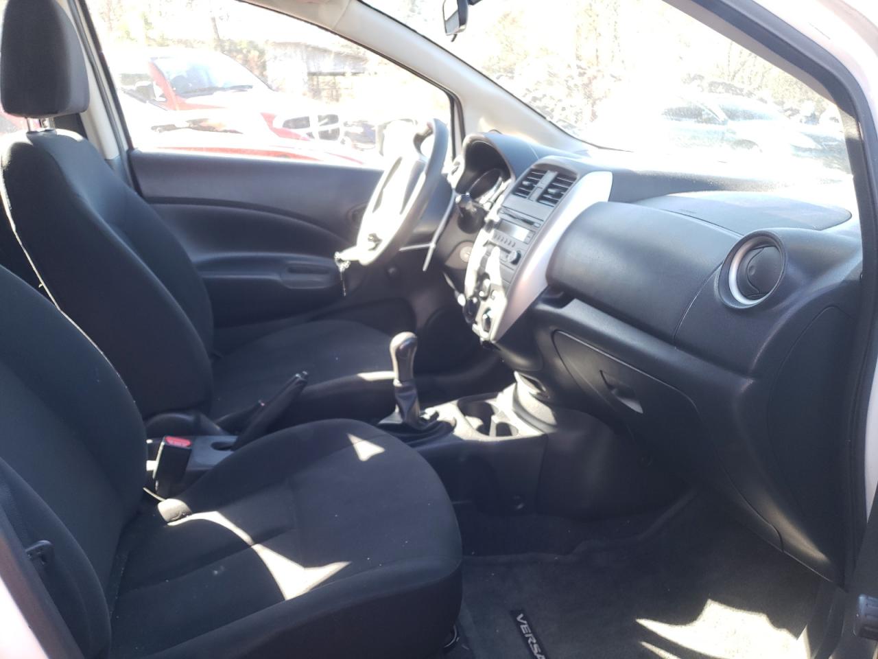 Photo 5 from auction – 2015 NISSAN VERSA NOTE with VIN 3N1CE2CP2FL365751