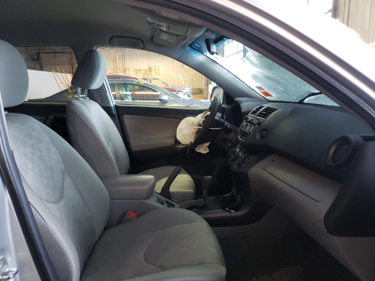 Photo 5 from auction – 2010 TOYOTA RAV4 with VIN 2T3BK4DV8AW014175