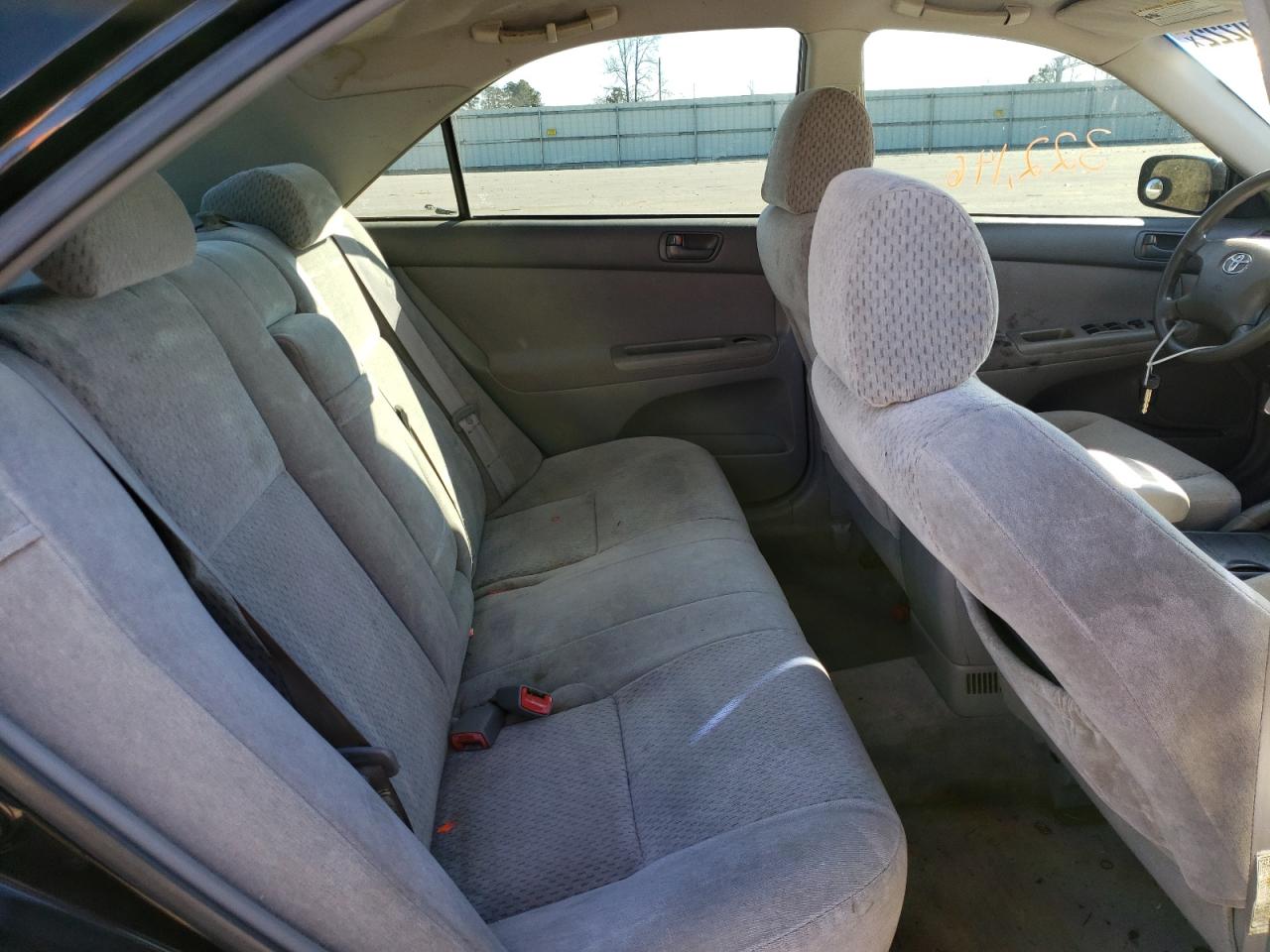 Photo 6 from auction – 2004 TOYOTA CAMRY LE with VIN 4T1BE32K64U358501