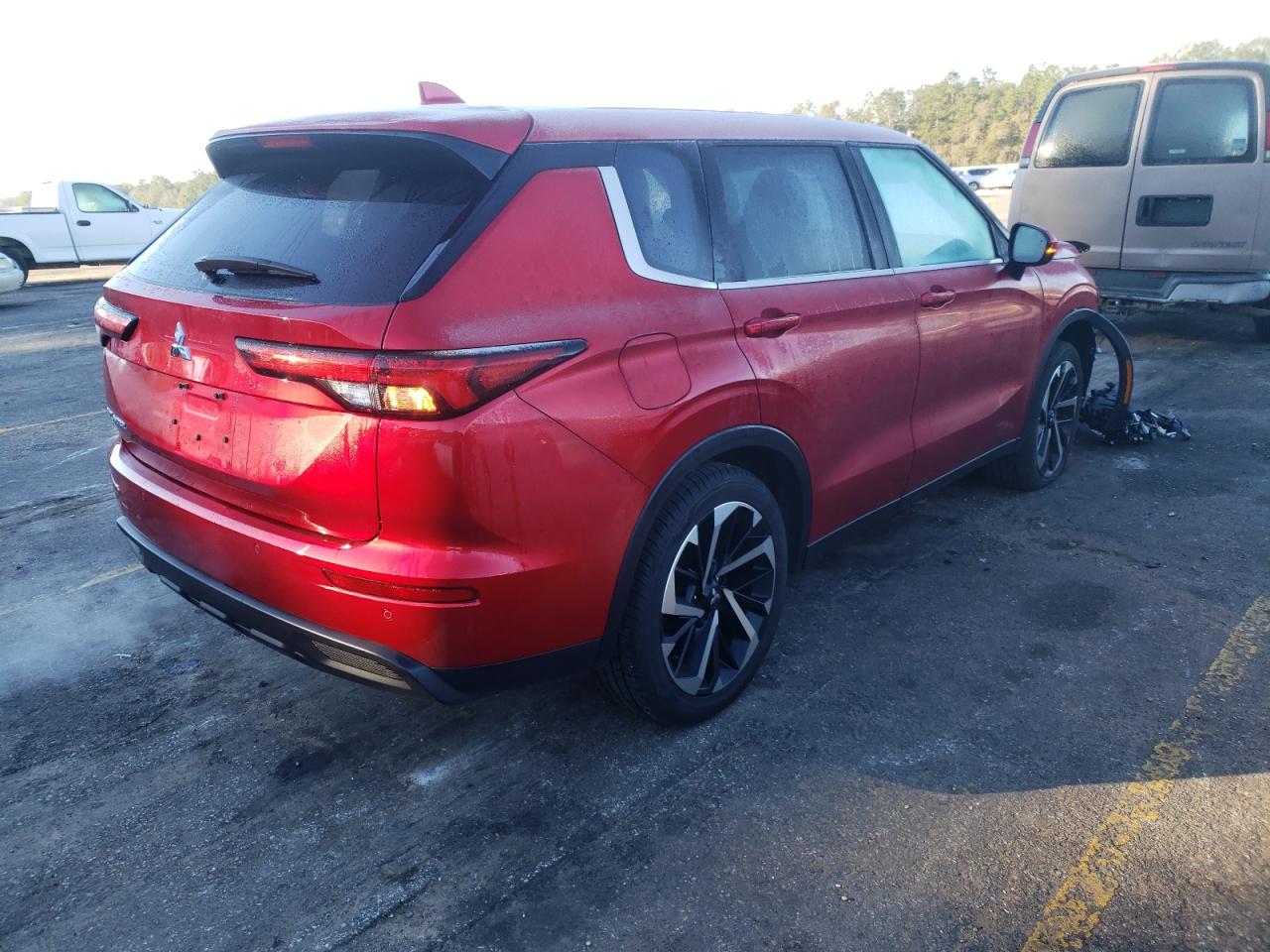 Photo 4 from auction – 2022 MITSUBISHI OUTLANDER with VIN JA4J3TA87NZ023659