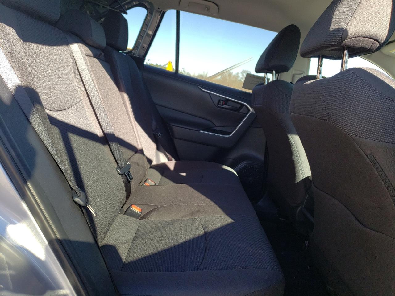 Photo 6 from auction – 2021 TOYOTA RAV4 LE with VIN 2T3H1RFV5MC145867