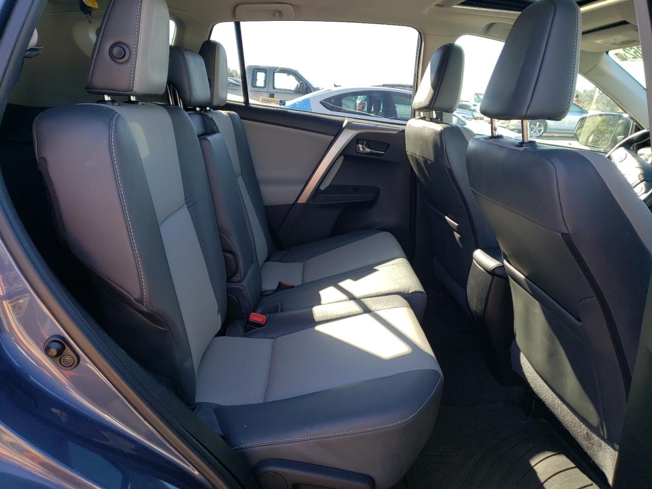 Photo 6 from auction – 2014 TOYOTA RAV4 LIMIT with VIN 2T3DFREV7EW200336