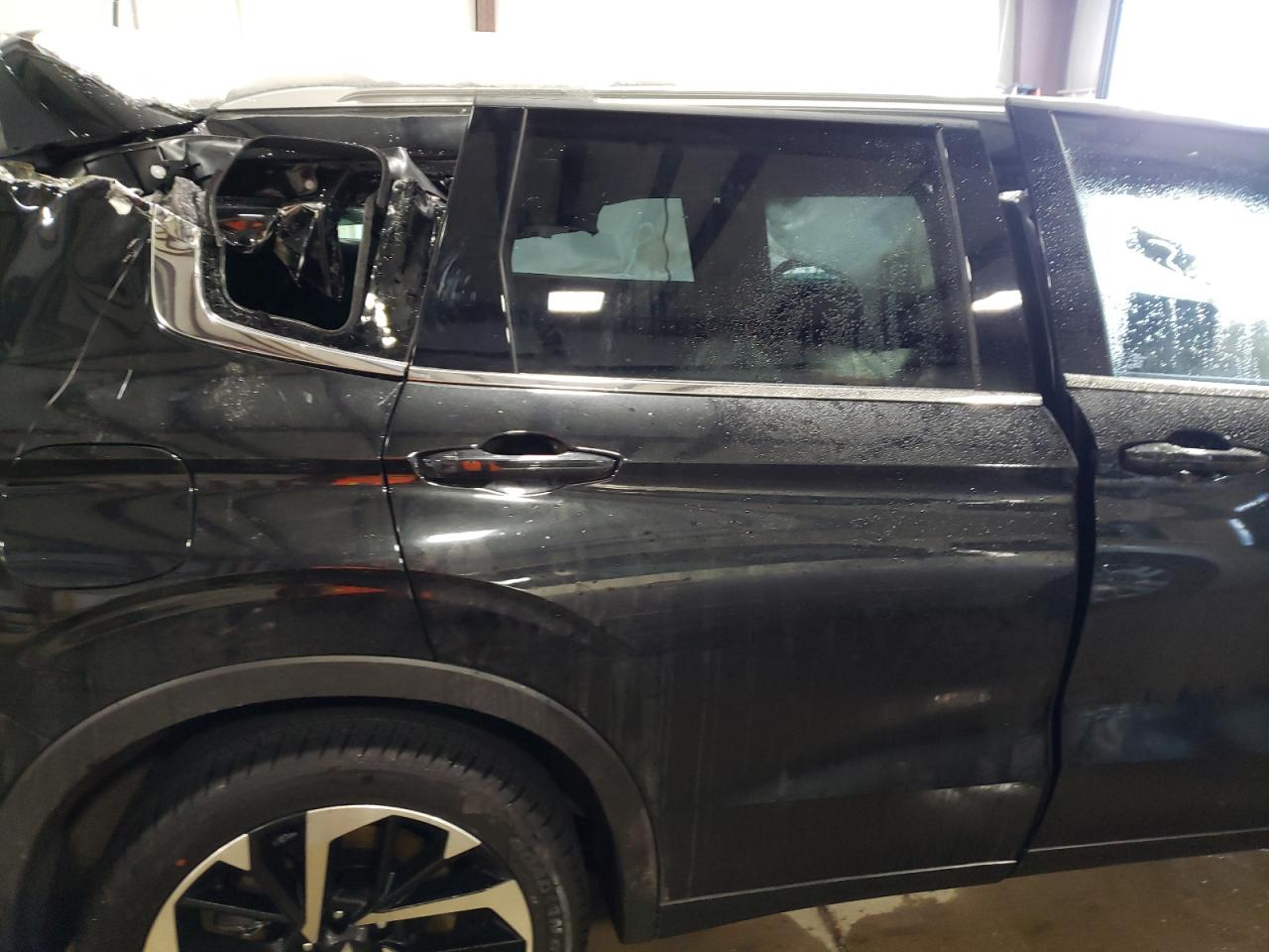 Photo 6 from auction – 2022 MITSUBISHI OUTLANDER with VIN JA4J4VA82NZ043763