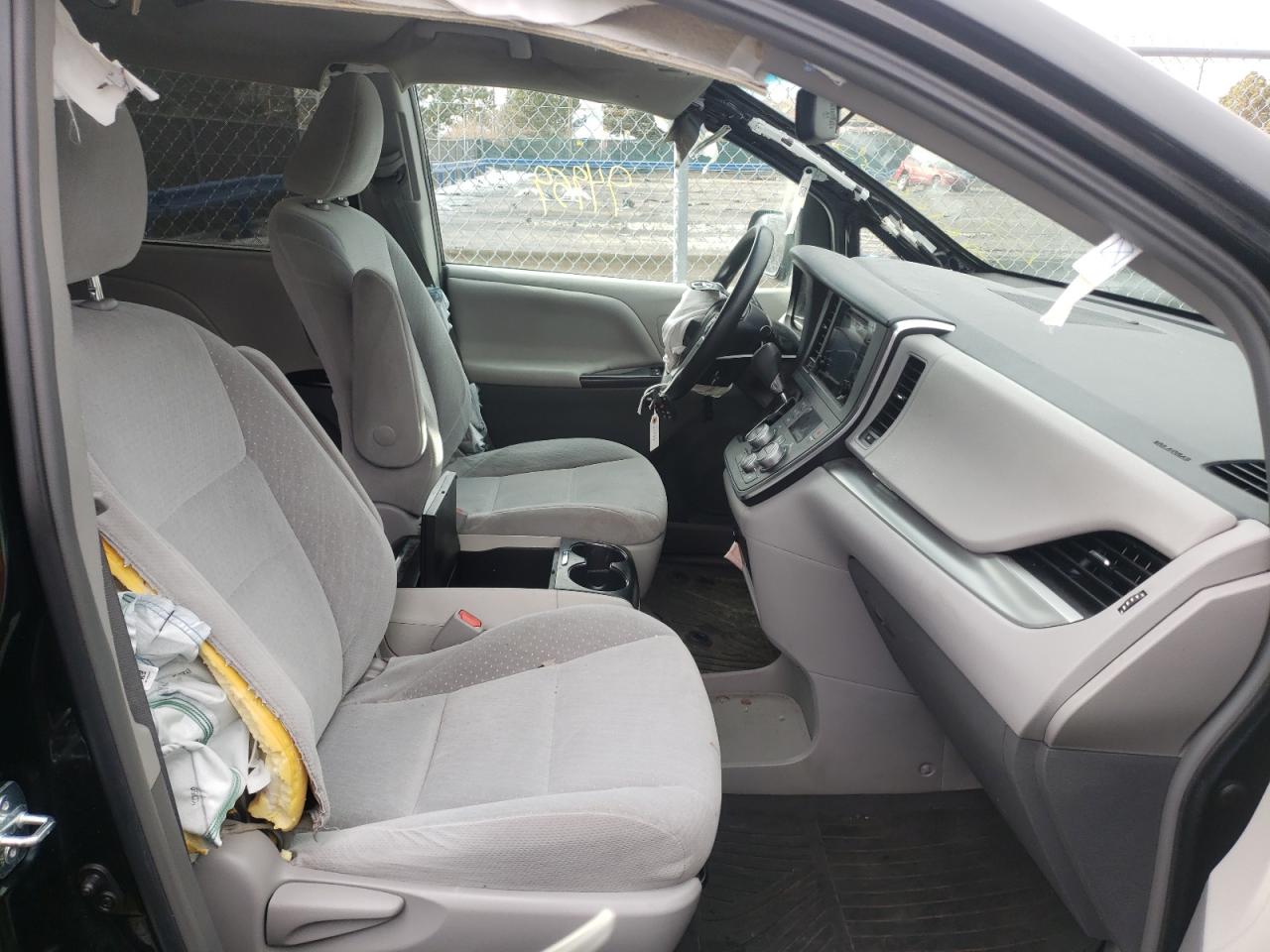 Photo 5 from auction – 2015 TOYOTA SIENNA LE with VIN 5TDKK3DC4FS575748