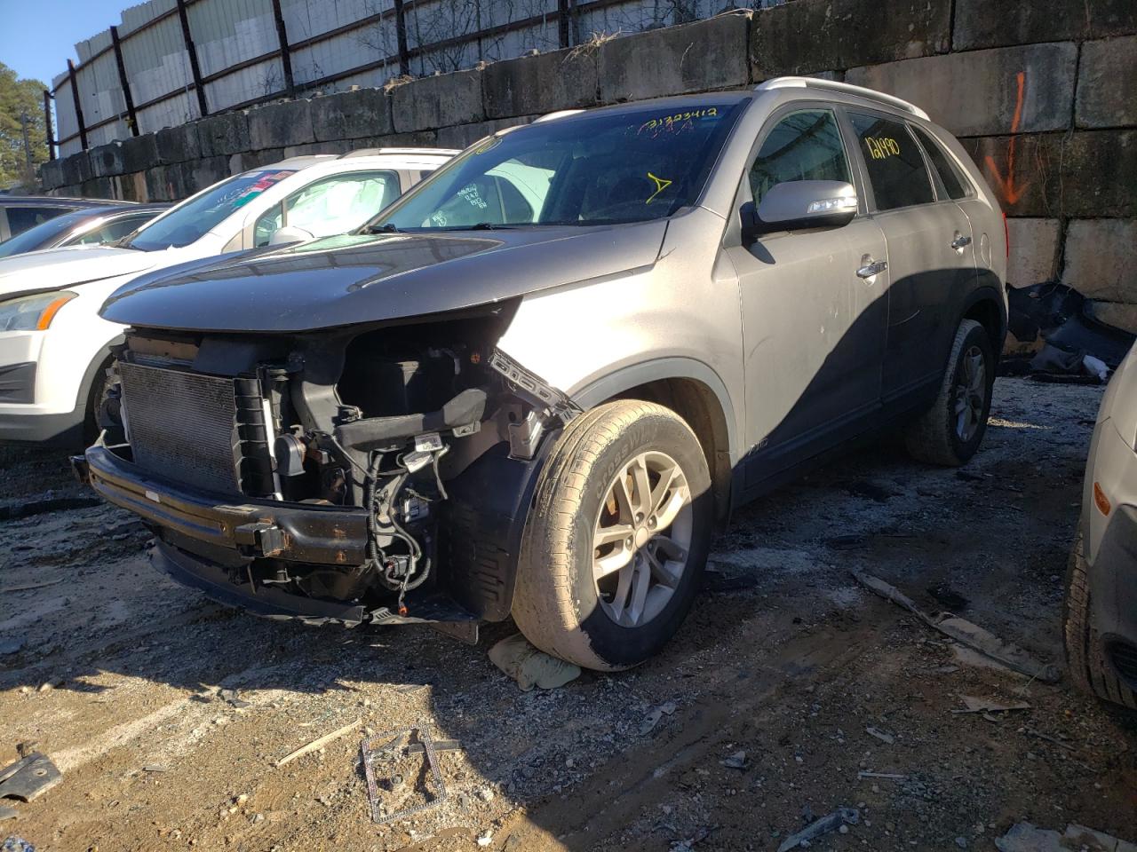Photo 2 from auction – 2015 KIA SORENTO LX with VIN 5XYKTCA62FG607962