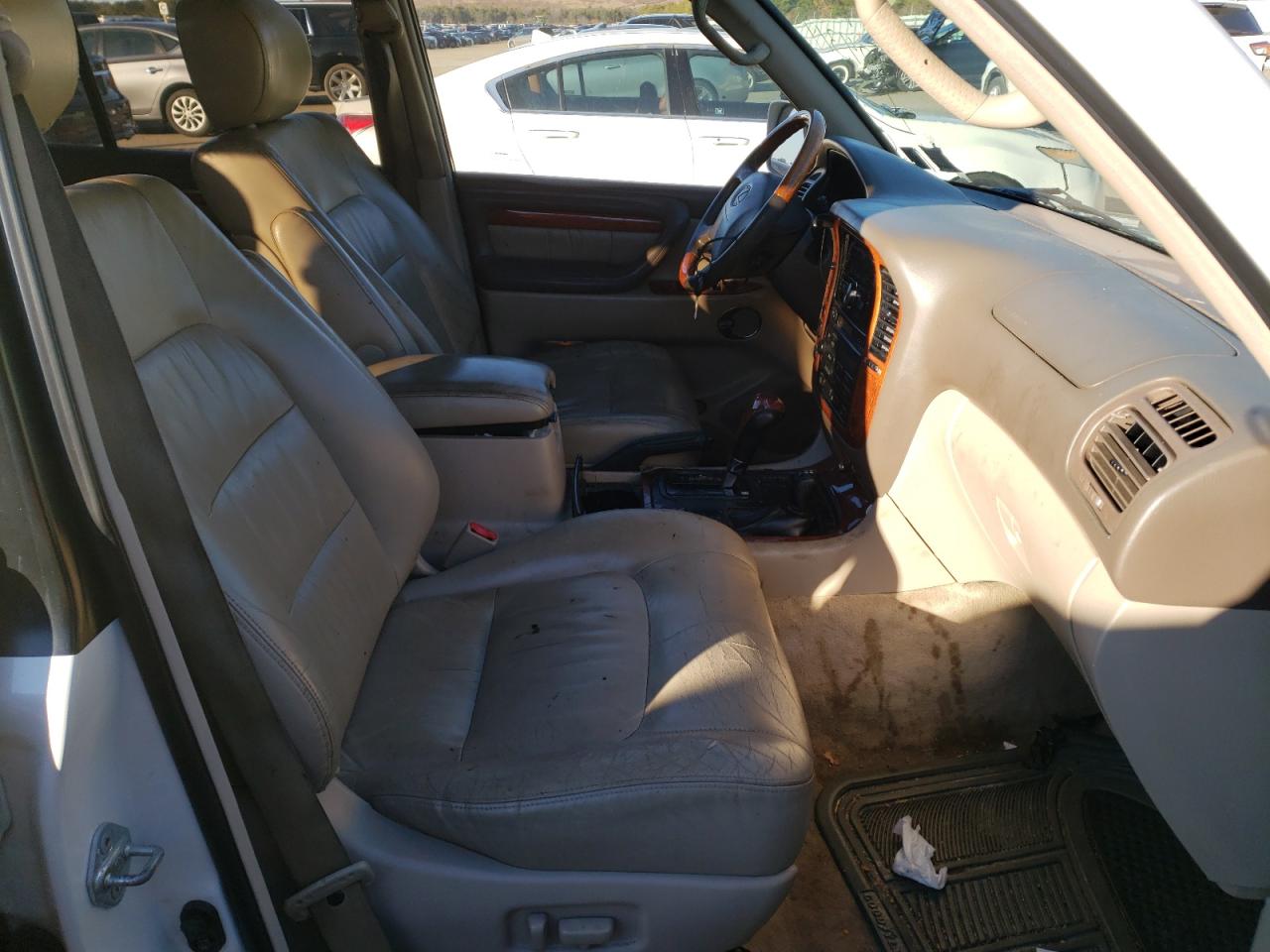 Photo 5 from auction – 2001 LEXUS LX 470 with VIN JTJHT00WX13504311