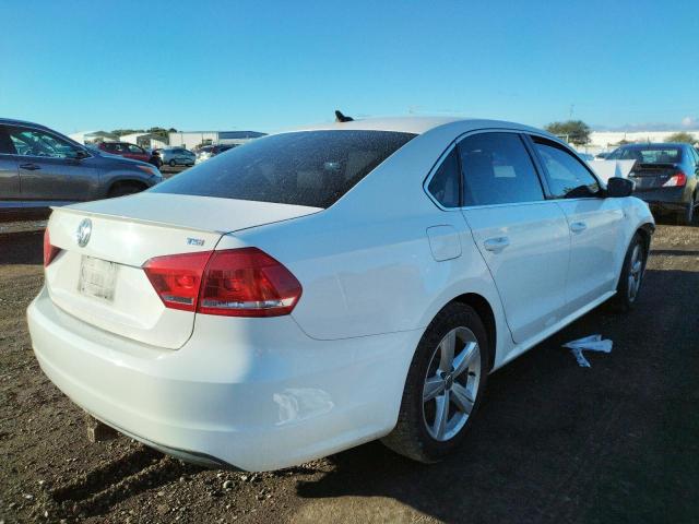 Photo 4 from auction – 2015 VOLKSWAGEN PASSAT S with VIN 1VWAT7A32FC109674
