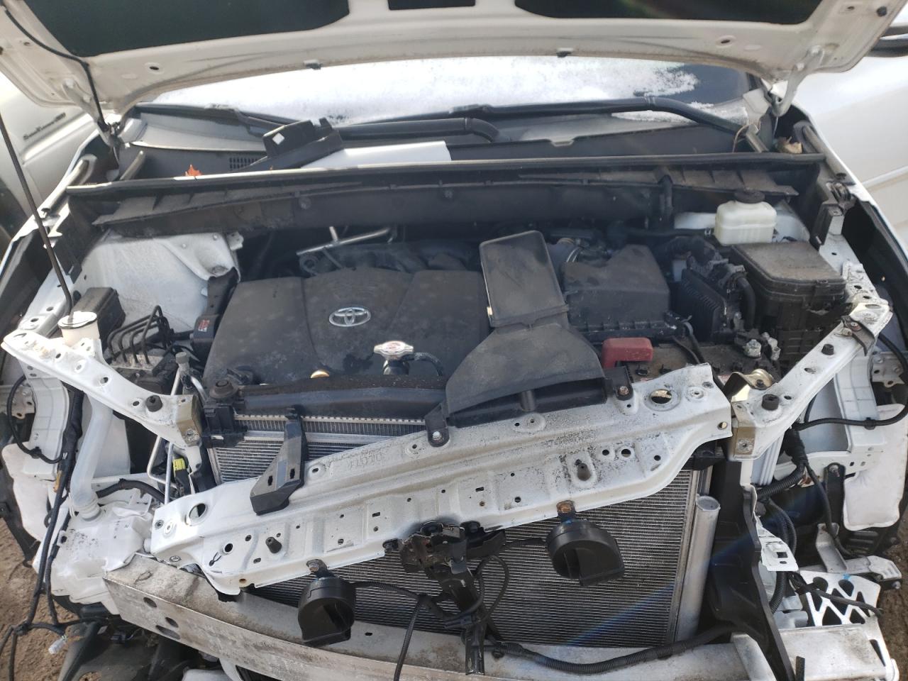 Photo 7 from auction – 2018 TOYOTA HIGHLANDER with VIN 5TDJZRFH1JS864579