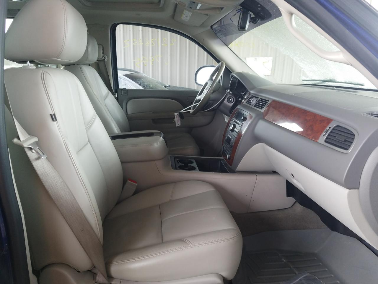 Photo 5 from auction – 2010 CHEVROLET AVALANCHE with VIN 3GNVKFE05AG228091