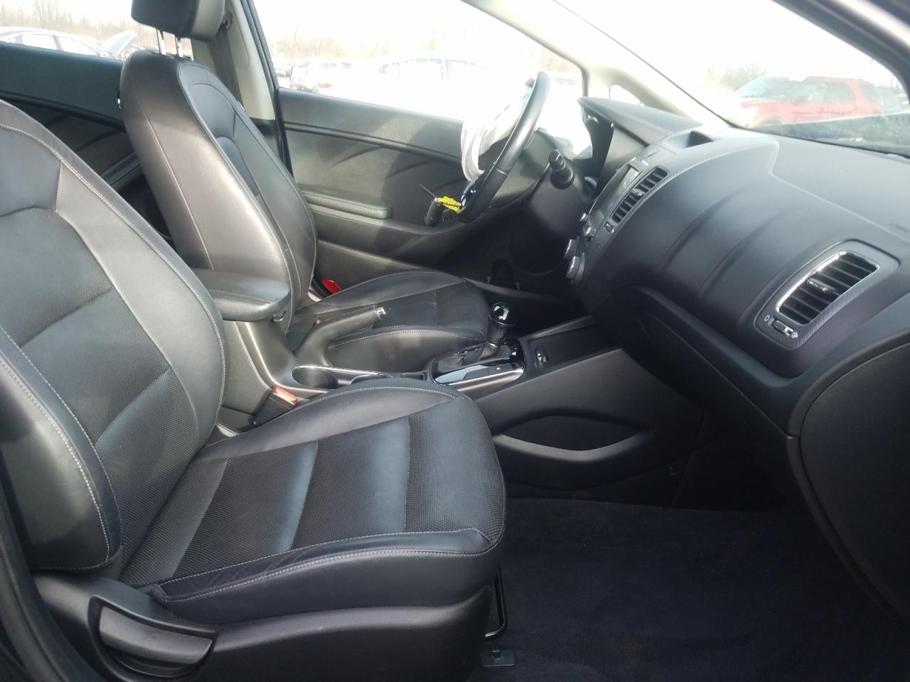 Photo 5 from auction – 2017 KIA FORTE EX with VIN 3KPFL4A84HE038170