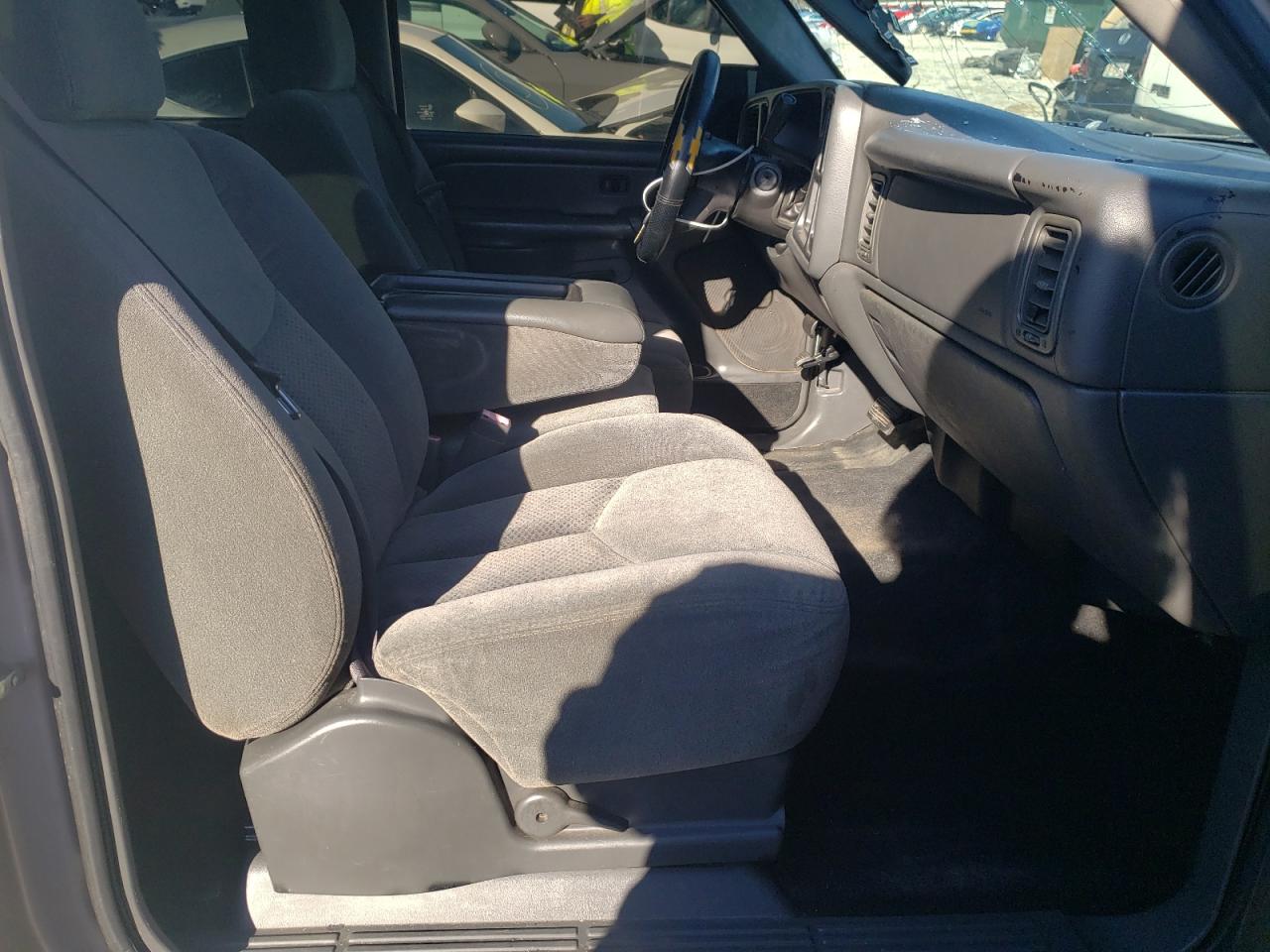 Photo 5 from auction – 2004 CHEVROLET SILVERADO with VIN 1GCEC19X94Z272521