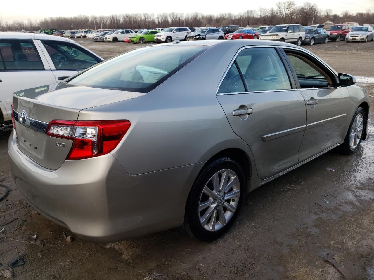 Photo 4 from auction – 2014 TOYOTA CAMRY L with VIN 4T4BF1FK4ER377261