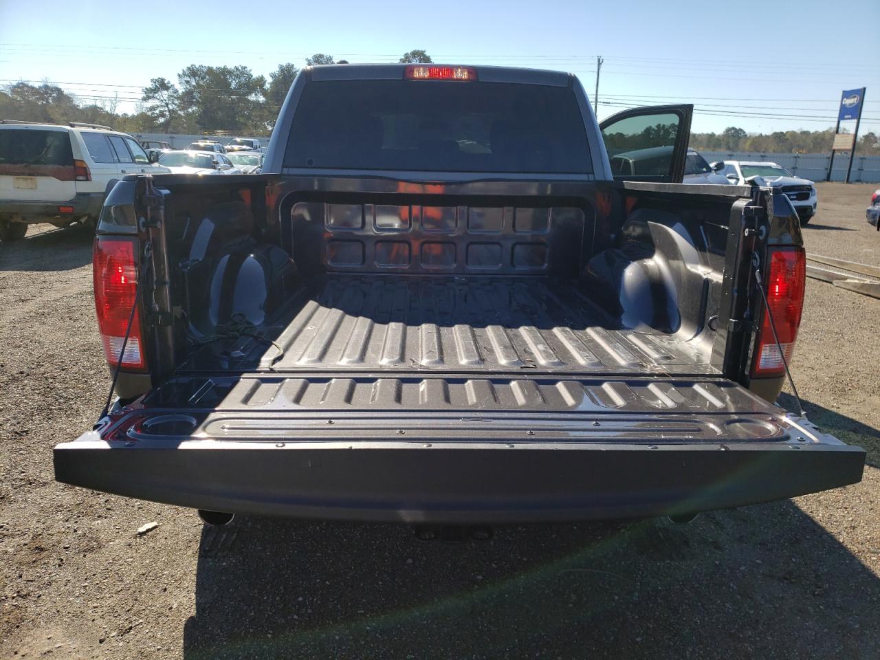 Photo 9 from auction – 2019 RAM 1500 CLASS with VIN 1C6RR6KT4KS562621