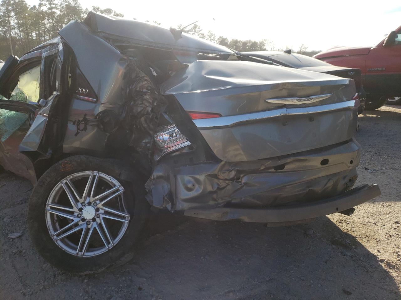 Photo 10 from auction – 2013 CHRYSLER 200 LX with VIN 1C3CCBABXDN641623