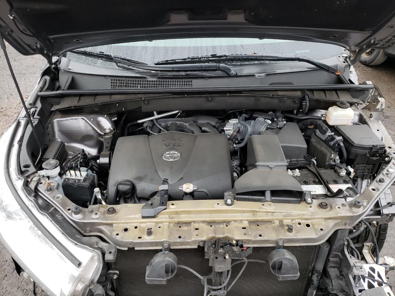 Photo 7 from auction – 2018 TOYOTA HIGHLANDER with VIN 5TDJZRFH2JS528536