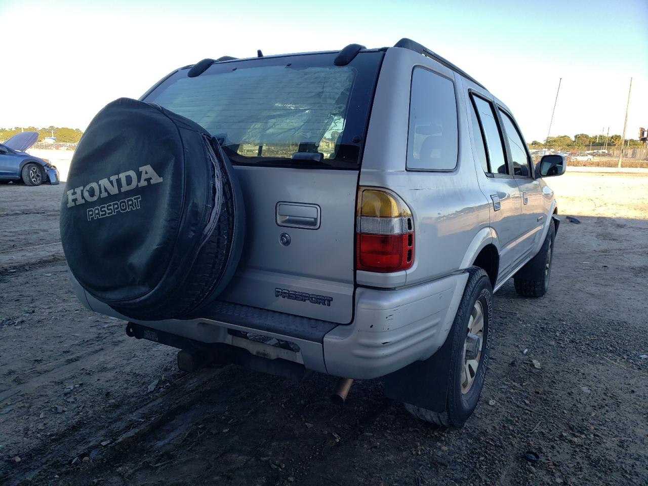Photo 4 from auction – 1999 HONDA PASSPORT E with VIN 4S6CM58W7X4418651