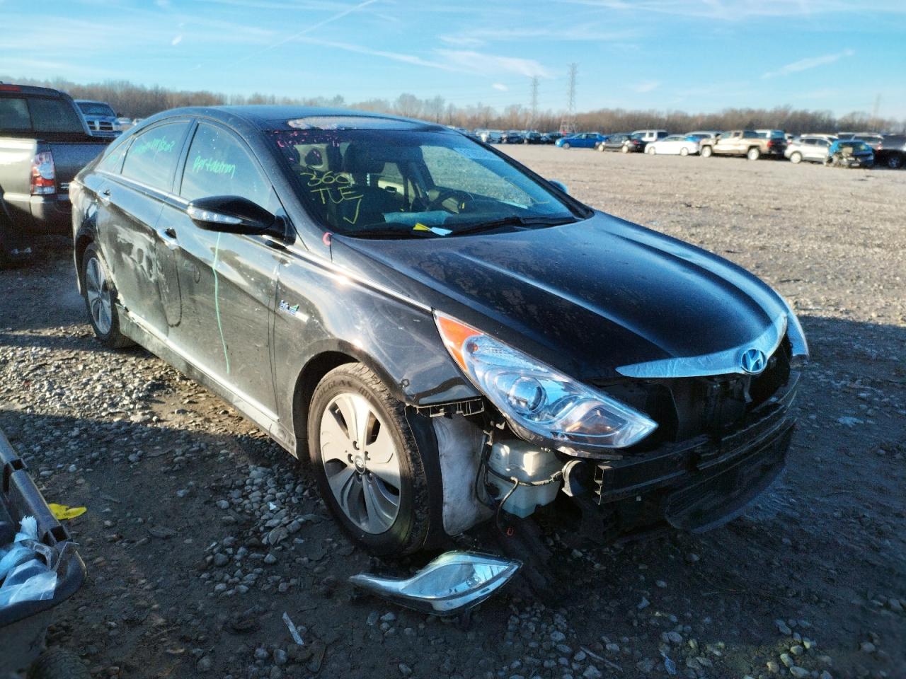 HYUNDAI SONATA HYB 2015 with VIN KMHEC4A41FA136268 - Photo from auction