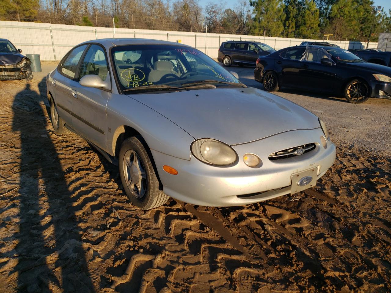 FORD TAURUS 1999 with VIN 1FAFP53S7XA216650 - Photo from auction