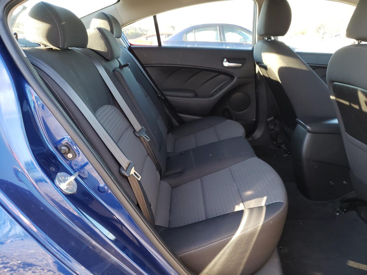 Photo 6 from auction – 2018 KIA FORTE LX with VIN 3KPFL4A76JE176063