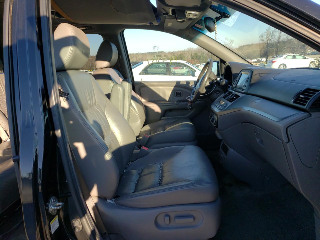 Photo 5 from auction – 2010 HONDA ODYSSEY TO with VIN 5FNRL3H93AB040367