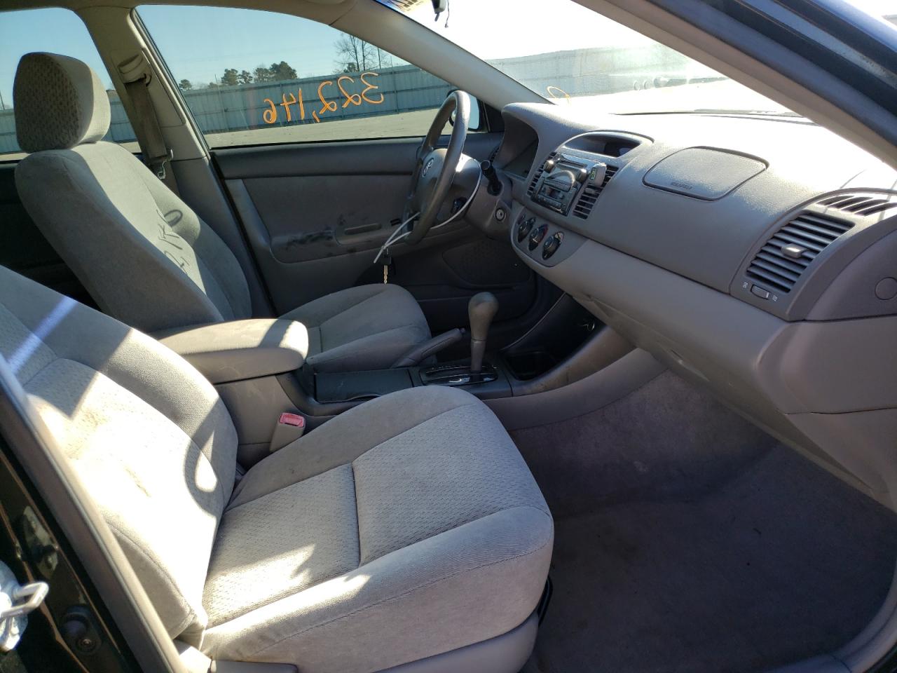 Photo 5 from auction – 2004 TOYOTA CAMRY LE with VIN 4T1BE32K64U358501