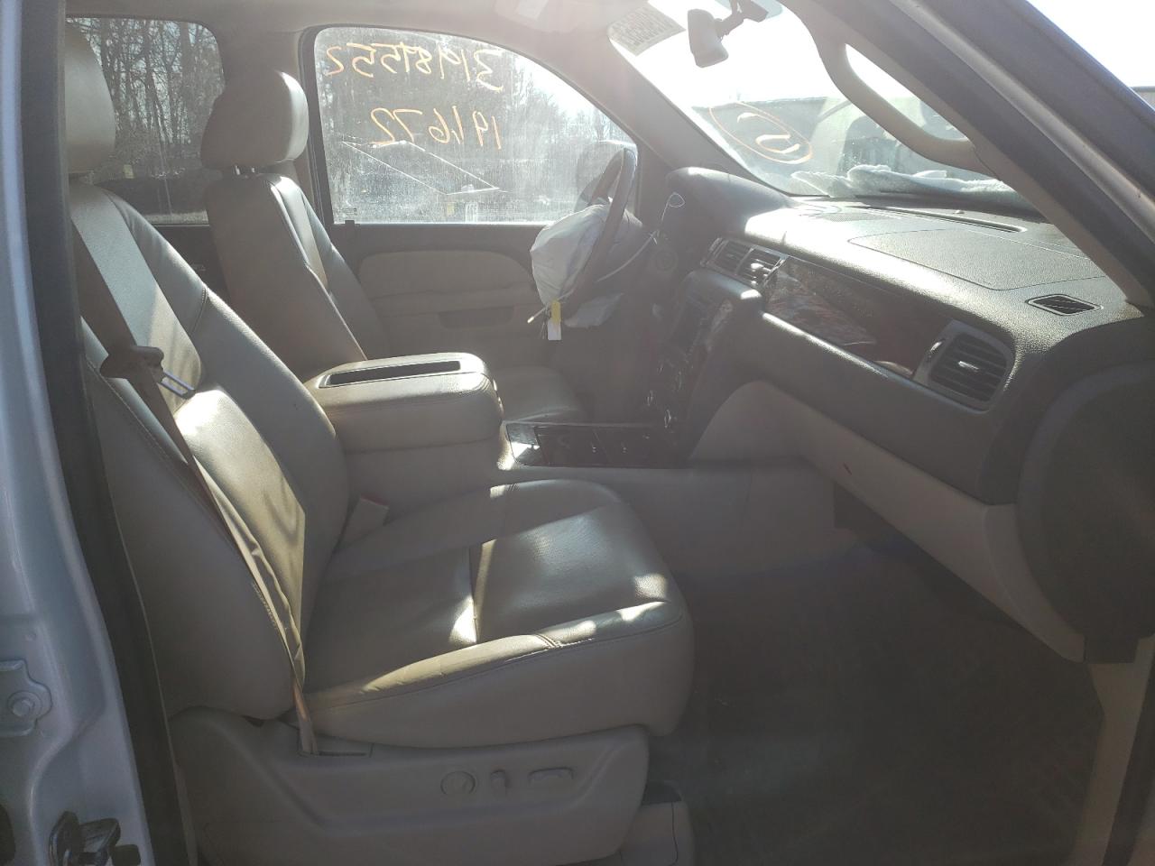 Photo 5 from auction – 2011 CHEVROLET SUBURBAN K with VIN 1GNSKKE39BR240106