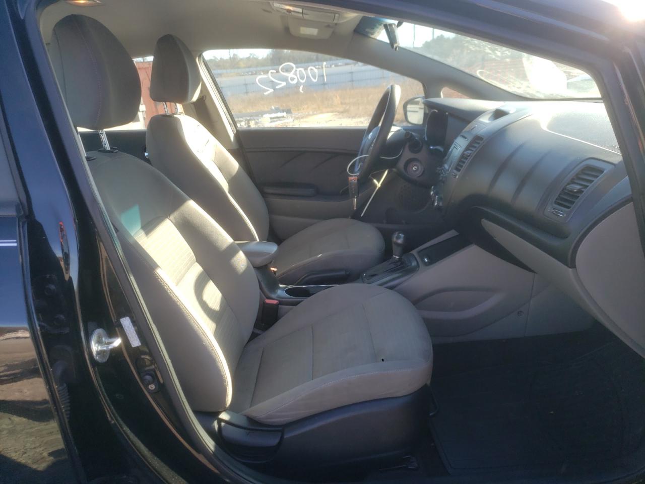 Photo 5 from auction – 2016 KIA FORTE LX with VIN KNAFX4A65G5604296