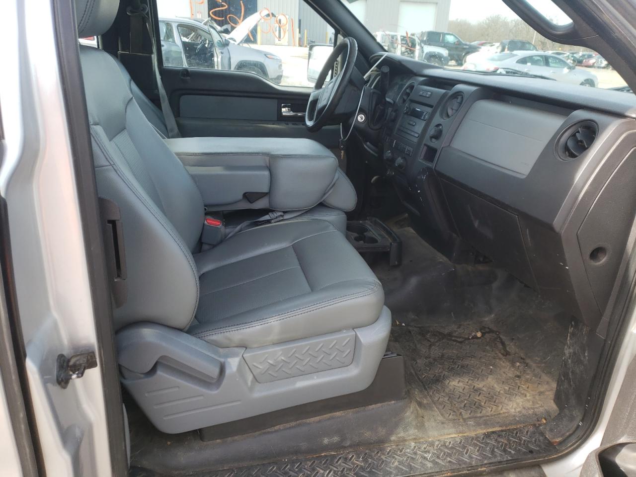Photo 5 from auction – 2012 FORD F150 SUPER with VIN 1FTFX1EF0CFB27356
