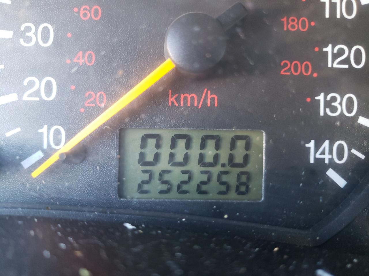 Photo 8 from auction – 2000 FORD FOCUS SE with VIN 1FAFP3437YW168552