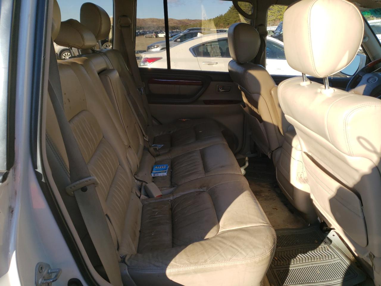 Photo 6 from auction – 2001 LEXUS LX 470 with VIN JTJHT00WX13504311