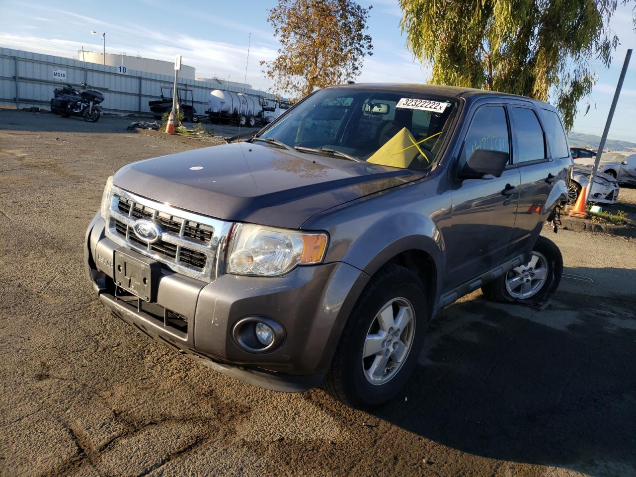 Photo 2 from auction – 2011 FORD ESCAPE XLT with VIN 1FMCU0D75BKB40816