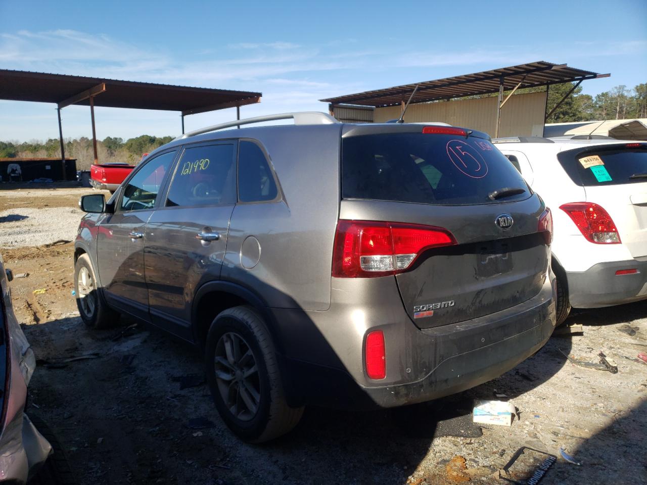 Photo 3 from auction – 2015 KIA SORENTO LX with VIN 5XYKTCA62FG607962