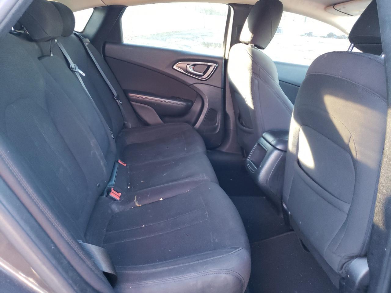 Photo 6 from auction – 2015 CHRYSLER 200 LIMITE with VIN 1C3CCCAB6FN675275